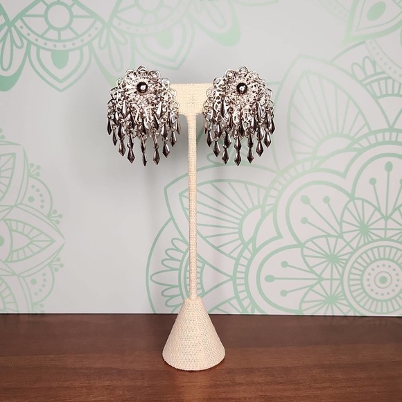 Vintage Clip-on Earrings Silver-tone - Picture 2 of 6